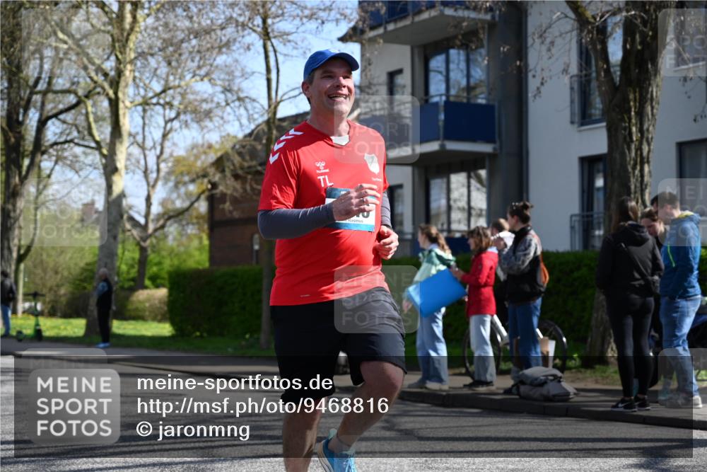 12.04.2026 - 45. Internationalen Wilhelmsburger Insellauf J. Mangold http://msf.ph/oto/9468816 12.04.2026 11:11:53 Ziel 3029, 3028, 3751, 4920, 3046, 2817, 2916, 4971, 2489, 3844, 5741, 2668, 2816, 2918, 3589, 3589, 2135 meine-sportfotos.de