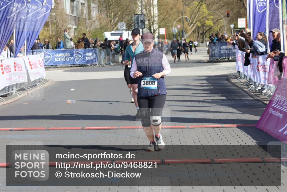 12.04.2026 - 45. Internationalen Wilhelmsburger Insellauf Strokosch-Dieckow http://msf.ph/oto/9468821 12.04.2026 11:21:52 Ziel 3808, 3537, 3205 meine-sportfotos.de