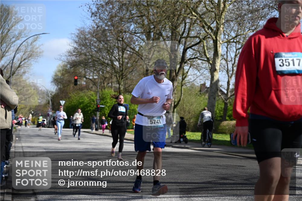 12.04.2026 - 45. Internationalen Wilhelmsburger Insellauf J. Mangold http://msf.ph/oto/9468828 12.04.2026 11:11:59 Ziel 3751, 4920, 3046, 2817, 2916, 4971, 2489, 3844, 5741, 5741, 2668, 2816, 2918, 3589, 2135, 2435, 3517, 2739 meine-sportfotos.de