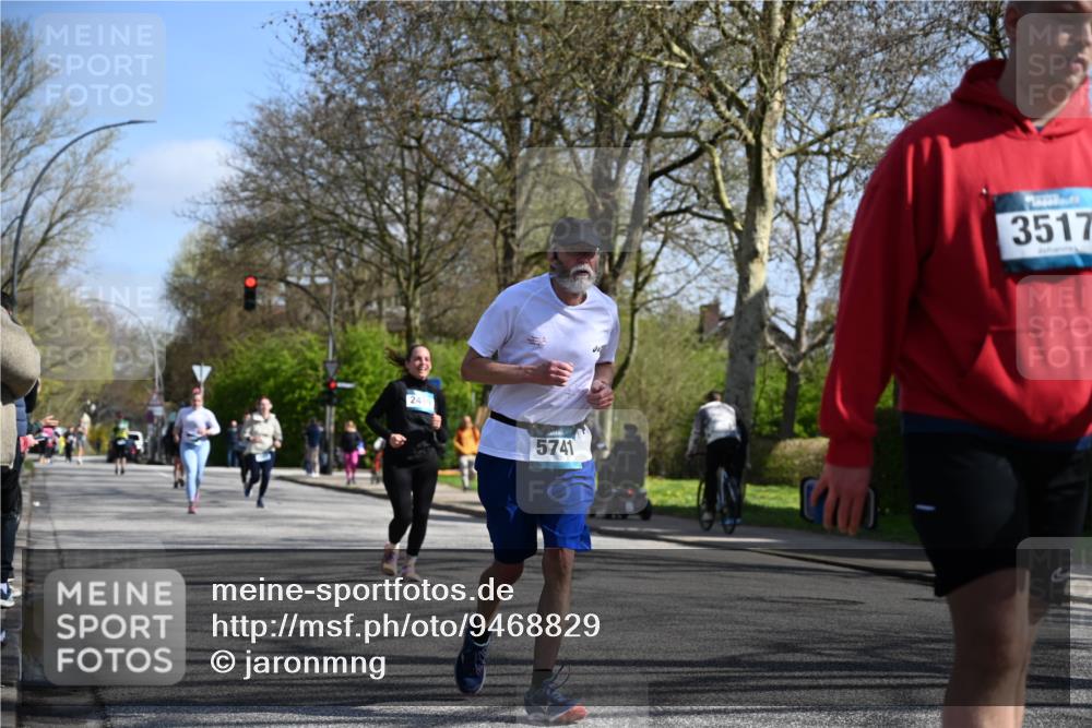 12.04.2026 - 45. Internationalen Wilhelmsburger Insellauf J. Mangold http://msf.ph/oto/9468829 12.04.2026 11:11:59 Ziel 3751, 4920, 3046, 2817, 2916, 4971, 2489, 3844, 5741, 5741, 2668, 2816, 2918, 3589, 2135, 2435, 3517, 2739 meine-sportfotos.de