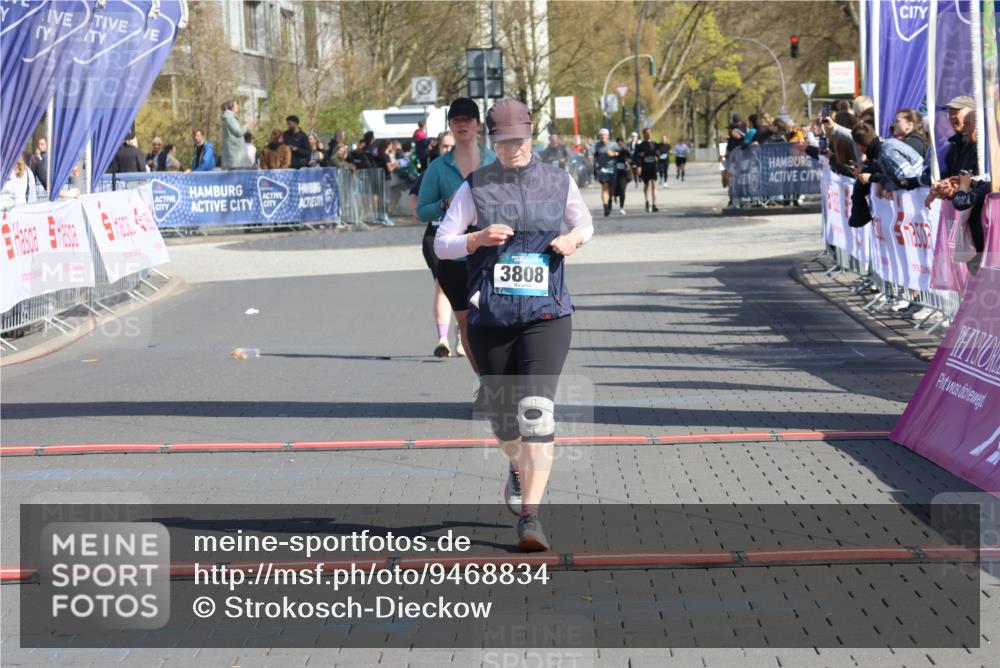 12.04.2026 - 45. Internationalen Wilhelmsburger Insellauf Strokosch-Dieckow http://msf.ph/oto/9468834 12.04.2026 11:21:52 Ziel 3808, 3537, 3205 meine-sportfotos.de