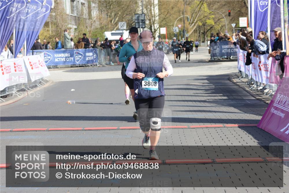 12.04.2026 - 45. Internationalen Wilhelmsburger Insellauf Strokosch-Dieckow http://msf.ph/oto/9468838 12.04.2026 11:21:52 Ziel 3808, 3537, 3205 meine-sportfotos.de
