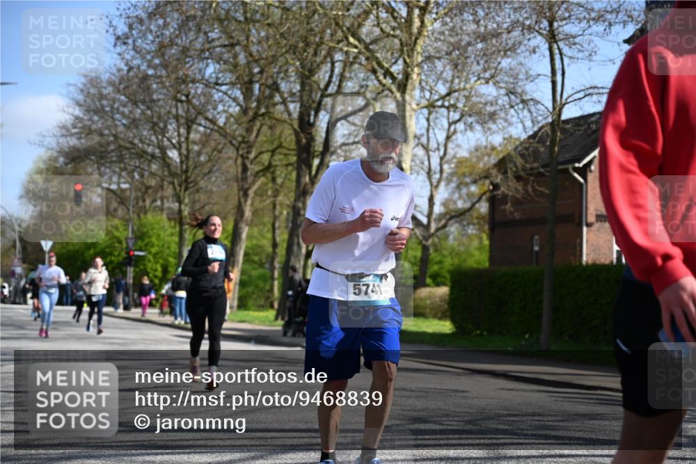 12.04.2026 - 45. Internationalen Wilhelmsburger Insellauf J. Mangold http://msf.ph/oto/9468839 12.04.2026 11:12:00 Ziel 3751, 4920, 3046, 2817, 2916, 4971, 2489, 3844, 5741, 2668, 2668, 2816, 2918, 3589, 2135, 2435, 3517, 2739 meine-sportfotos.de