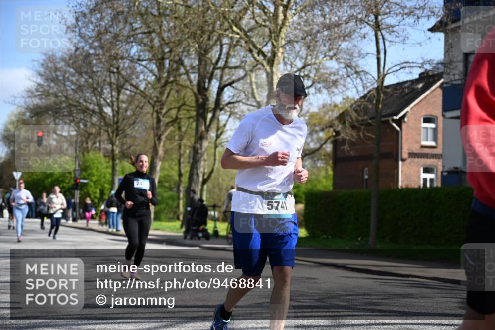 12.04.2026 - 45. Internationalen Wilhelmsburger Insellauf J. Mangold http://msf.ph/oto/9468841 12.04.2026 11:12:00 Ziel 3751, 4920, 3046, 2817, 2916, 4971, 2489, 3844, 5741, 2668, 2668, 2816, 2918, 3589, 2135, 2435, 3517, 2739 meine-sportfotos.de
