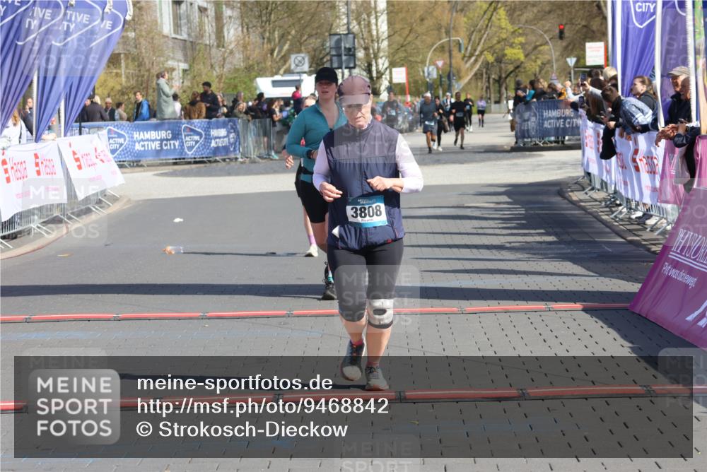 12.04.2026 - 45. Internationalen Wilhelmsburger Insellauf Strokosch-Dieckow http://msf.ph/oto/9468842 12.04.2026 11:21:52 Ziel 3808, 3537, 3205 meine-sportfotos.de