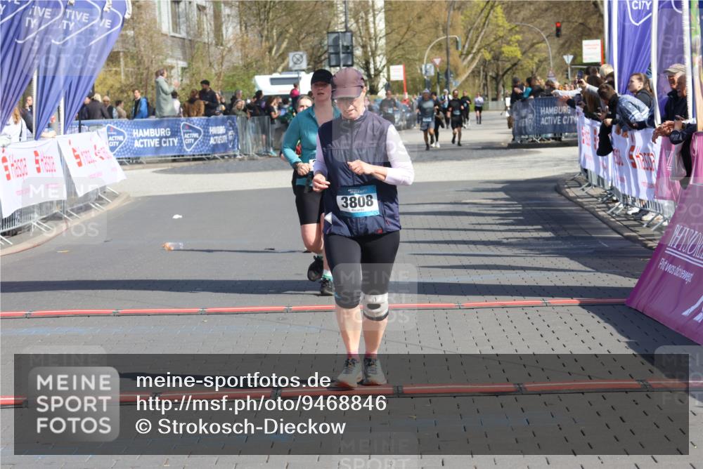 12.04.2026 - 45. Internationalen Wilhelmsburger Insellauf Strokosch-Dieckow http://msf.ph/oto/9468846 12.04.2026 11:21:52 Ziel 3808, 3537, 3205 meine-sportfotos.de