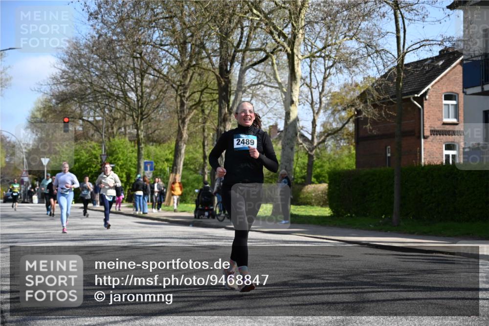 12.04.2026 - 45. Internationalen Wilhelmsburger Insellauf J. Mangold http://msf.ph/oto/9468847 12.04.2026 11:12:02 Ziel 3751, 4920, 3046, 2817, 2916, 4971, 2489, 3844, 5741, 2668, 2816, 2918, 3589, 2135, 2435, 3517, 2739, 3003, 2753 meine-sportfotos.de