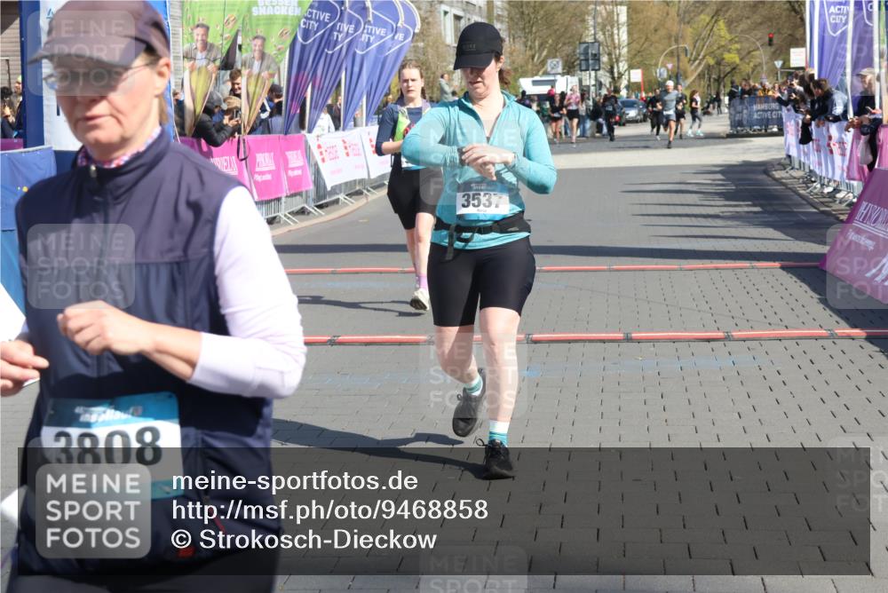 12.04.2026 - 45. Internationalen Wilhelmsburger Insellauf Strokosch-Dieckow http://msf.ph/oto/9468858 12.04.2026 11:21:56 Ziel 3537, 3205 meine-sportfotos.de