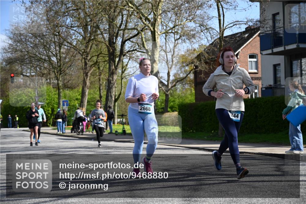 12.04.2026 - 45. Internationalen Wilhelmsburger Insellauf J. Mangold http://msf.ph/oto/9468880 12.04.2026 11:12:07 Ziel 3046, 2817, 2916, 4971, 2489, 3844, 5741, 2668, 2816, 2918, 3589, 2135, 2435, 2435, 3517, 2739, 3003, 2753, 2272, 3718, 3405 meine-sportfotos.de