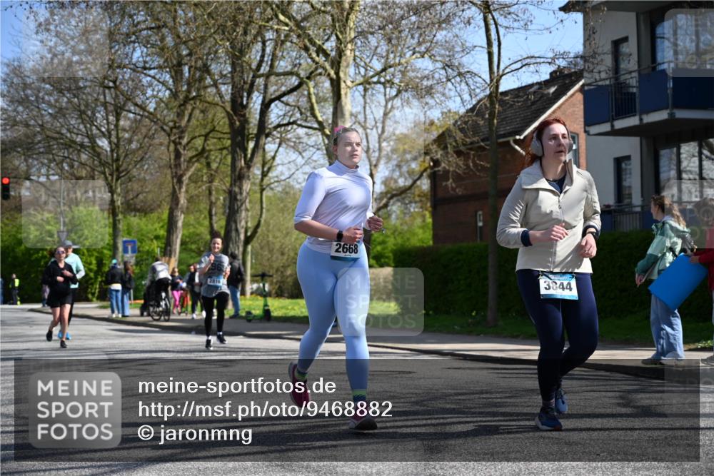 12.04.2026 - 45. Internationalen Wilhelmsburger Insellauf J. Mangold http://msf.ph/oto/9468882 12.04.2026 11:12:07 Ziel 3046, 2817, 2916, 4971, 2489, 3844, 5741, 2668, 2816, 2918, 3589, 2135, 2435, 2435, 3517, 2739, 3003, 2753, 2272, 3718, 3405 meine-sportfotos.de