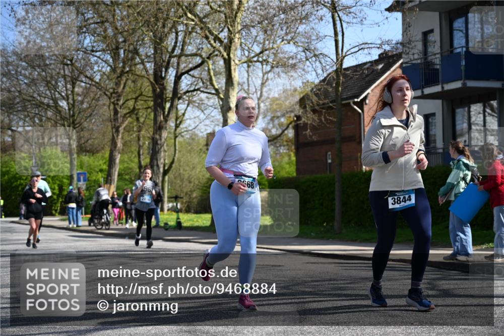 12.04.2026 - 45. Internationalen Wilhelmsburger Insellauf J. Mangold http://msf.ph/oto/9468884 12.04.2026 11:12:08 Ziel 3046, 2817, 2916, 4971, 2489, 3844, 5741, 2668, 2816, 2918, 3589, 2135, 2135, 2435, 3517, 3517, 2739, 3003, 2753, 2272, 3718, 3405 meine-sportfotos.de