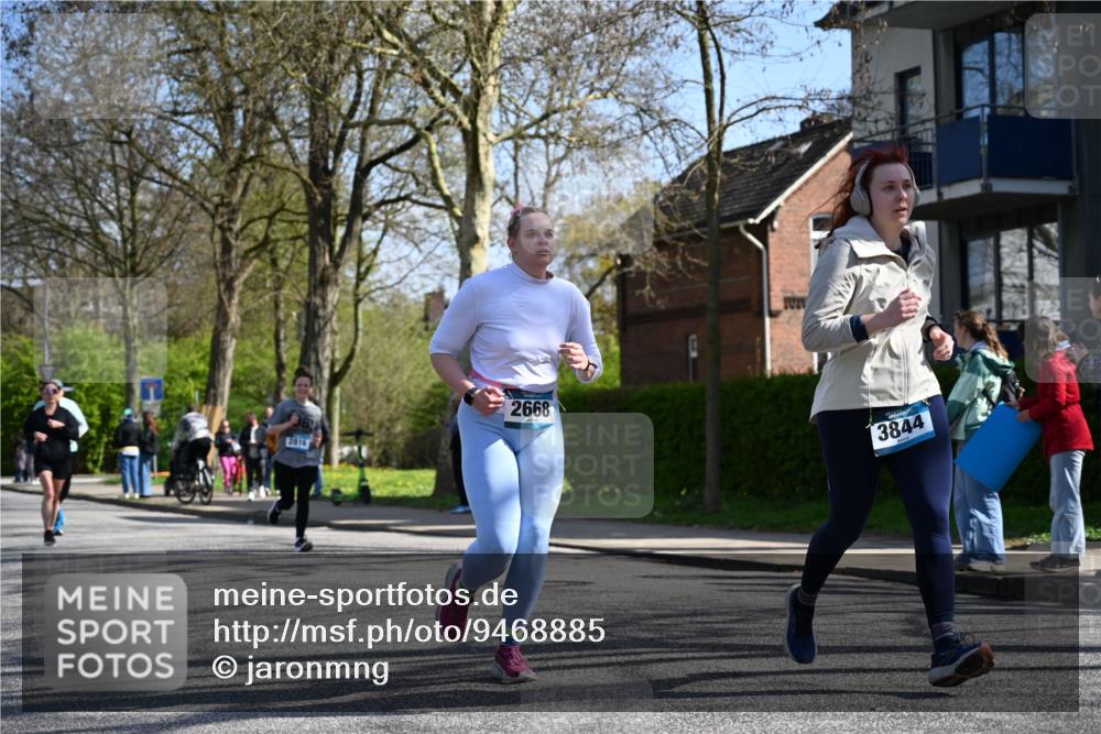 12.04.2026 - 45. Internationalen Wilhelmsburger Insellauf J. Mangold http://msf.ph/oto/9468885 12.04.2026 11:12:08 Ziel 3046, 2817, 2916, 4971, 2489, 3844, 5741, 2668, 2816, 2918, 3589, 2135, 2135, 2435, 3517, 3517, 2739, 3003, 2753, 2272, 3718, 3405 meine-sportfotos.de