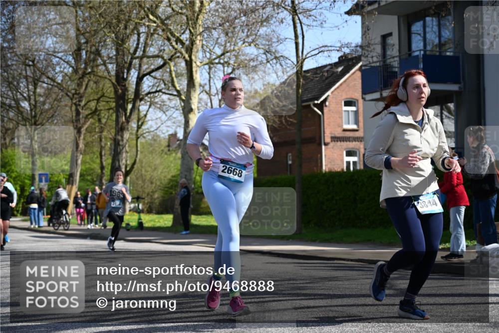 12.04.2026 - 45. Internationalen Wilhelmsburger Insellauf J. Mangold http://msf.ph/oto/9468888 12.04.2026 11:12:08 Ziel 3046, 2817, 2916, 4971, 2489, 3844, 5741, 2668, 2816, 2918, 3589, 2135, 2135, 2435, 3517, 3517, 2739, 3003, 2753, 2272, 3718, 3405 meine-sportfotos.de