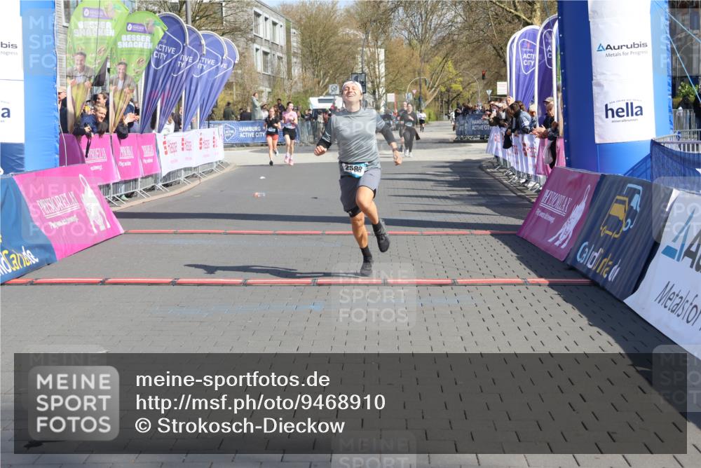 12.04.2026 - 45. Internationalen Wilhelmsburger Insellauf Strokosch-Dieckow http://msf.ph/oto/9468910 12.04.2026 11:22:02 Ziel 2588 meine-sportfotos.de