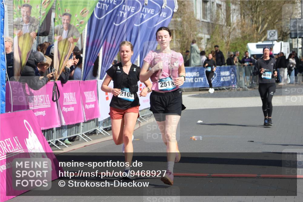 12.04.2026 - 45. Internationalen Wilhelmsburger Insellauf Strokosch-Dieckow http://msf.ph/oto/9468927 12.04.2026 11:22:08 Ziel 2518, 2108, 2492, 2466 meine-sportfotos.de
