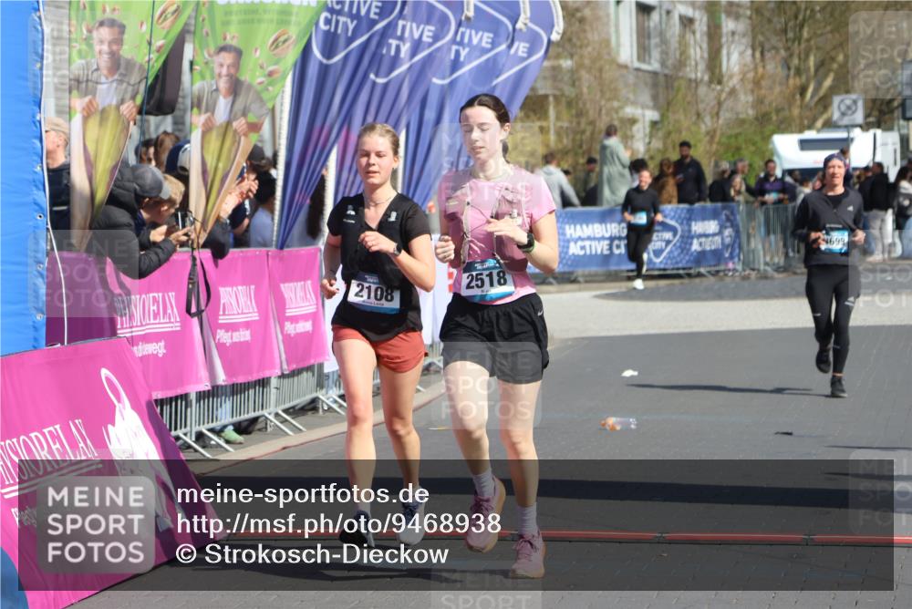 12.04.2026 - 45. Internationalen Wilhelmsburger Insellauf Strokosch-Dieckow http://msf.ph/oto/9468938 12.04.2026 11:22:08 Ziel 2518, 2108, 2492, 2466 meine-sportfotos.de