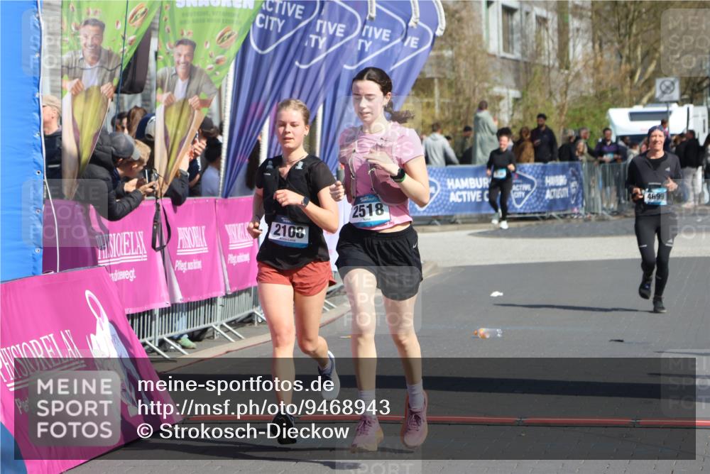 12.04.2026 - 45. Internationalen Wilhelmsburger Insellauf Strokosch-Dieckow http://msf.ph/oto/9468943 12.04.2026 11:22:08 Ziel 2518, 2108, 2492, 2466 meine-sportfotos.de