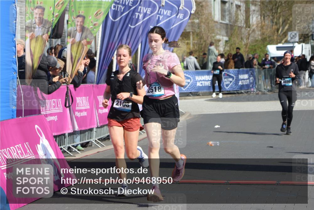 12.04.2026 - 45. Internationalen Wilhelmsburger Insellauf Strokosch-Dieckow http://msf.ph/oto/9468950 12.04.2026 11:22:08 Ziel 2518, 2108, 2492, 2466 meine-sportfotos.de