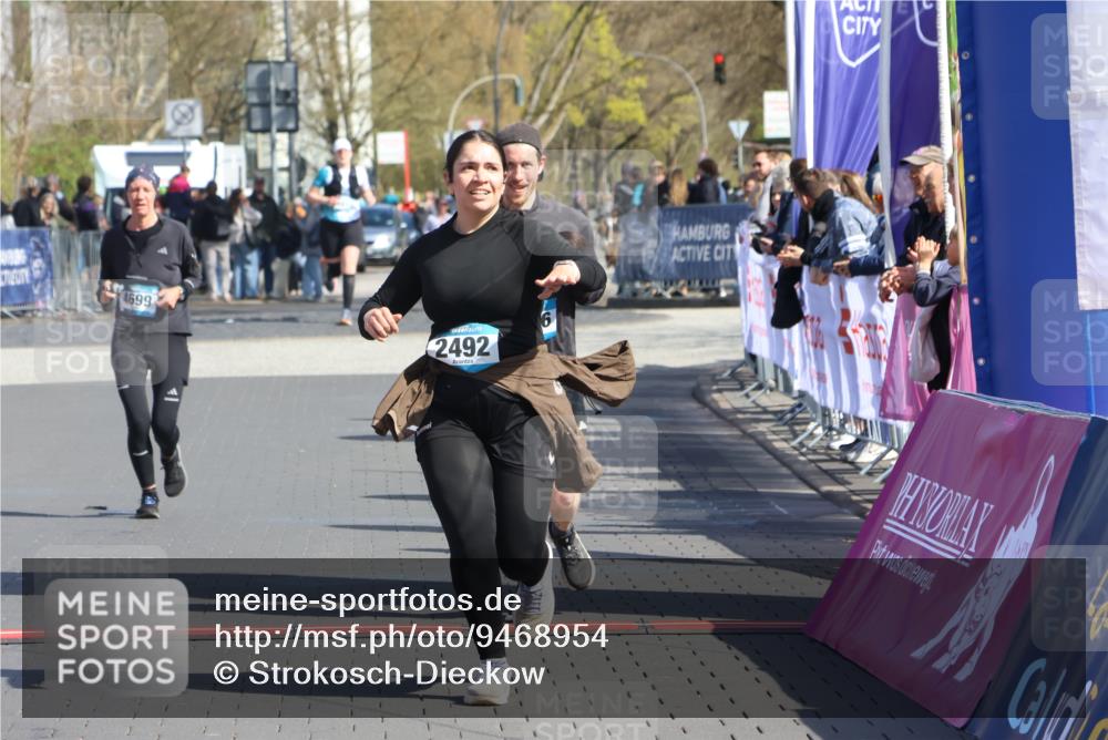 12.04.2026 - 45. Internationalen Wilhelmsburger Insellauf Strokosch-Dieckow http://msf.ph/oto/9468954 12.04.2026 11:22:10 Ziel 2518, 2108, 2492, 2466, 4699 meine-sportfotos.de