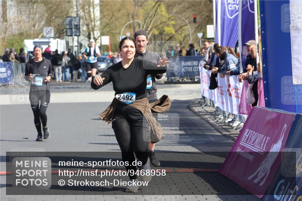 12.04.2026 - 45. Internationalen Wilhelmsburger Insellauf Strokosch-Dieckow http://msf.ph/oto/9468958 12.04.2026 11:22:10 Ziel 2518, 2108, 2492, 2466, 4699 meine-sportfotos.de