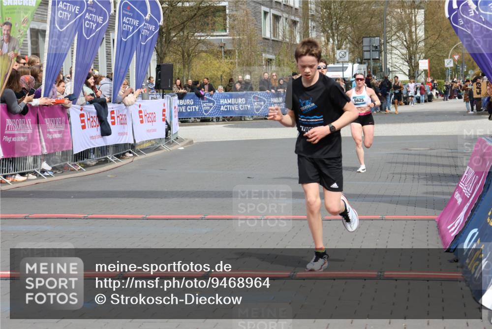 12.04.2026 - 45. Internationalen Wilhelmsburger Insellauf Strokosch-Dieckow http://msf.ph/oto/9468964 12.04.2026 12:49:30 Ziel 4876, 2378, 5625 meine-sportfotos.de