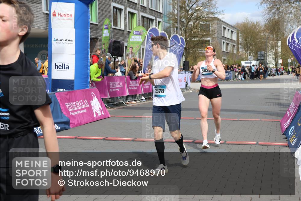 12.04.2026 - 45. Internationalen Wilhelmsburger Insellauf Strokosch-Dieckow http://msf.ph/oto/9468970 12.04.2026 12:49:34 Ziel 4876, 2378, 5625 meine-sportfotos.de