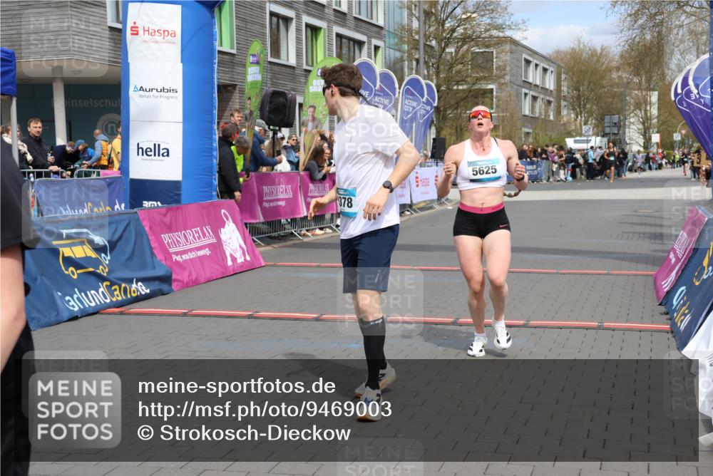 12.04.2026 - 45. Internationalen Wilhelmsburger Insellauf Strokosch-Dieckow http://msf.ph/oto/9469003 12.04.2026 12:49:35 Ziel 2378, 5625 meine-sportfotos.de