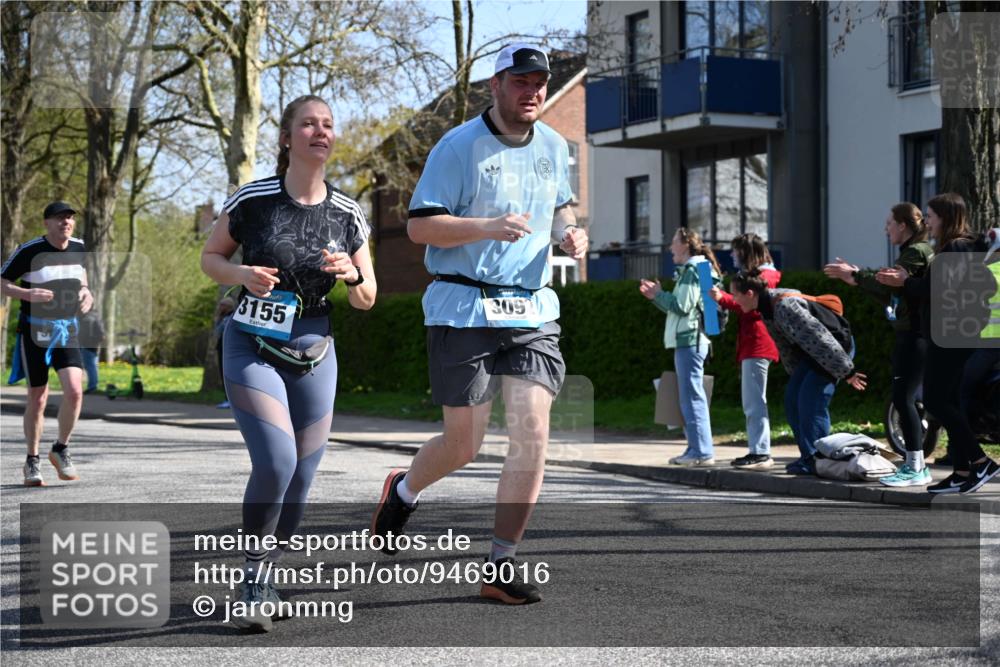 12.04.2026 - 45. Internationalen Wilhelmsburger Insellauf J. Mangold http://msf.ph/oto/9469016 12.04.2026 11:13:02 Ziel 3714, 3703, 3092, 3155, 2527 meine-sportfotos.de