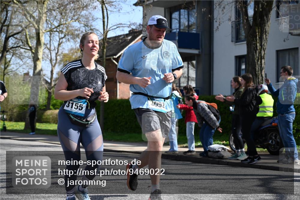12.04.2026 - 45. Internationalen Wilhelmsburger Insellauf J. Mangold http://msf.ph/oto/9469022 12.04.2026 11:13:03 Ziel 3714, 3703, 3092, 3155, 2527, 2526 meine-sportfotos.de