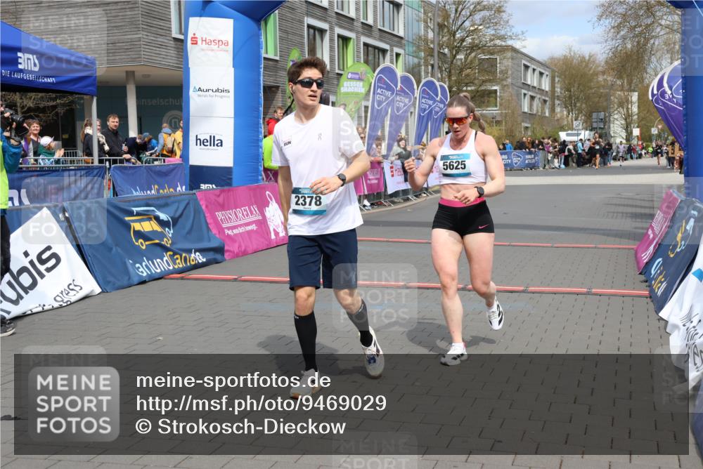 12.04.2026 - 45. Internationalen Wilhelmsburger Insellauf Strokosch-Dieckow http://msf.ph/oto/9469029 12.04.2026 12:49:35 Ziel 2378, 5625 meine-sportfotos.de