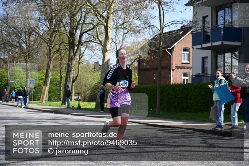 12.04.2026 - 45. Internationalen Wilhelmsburger Insellauf J. Mangold http://msf.ph/oto/9469035 12.04.2026 11:13:05 Ziel 3714, 3703, 3092, 3155, 2527, 2526 meine-sportfotos.de