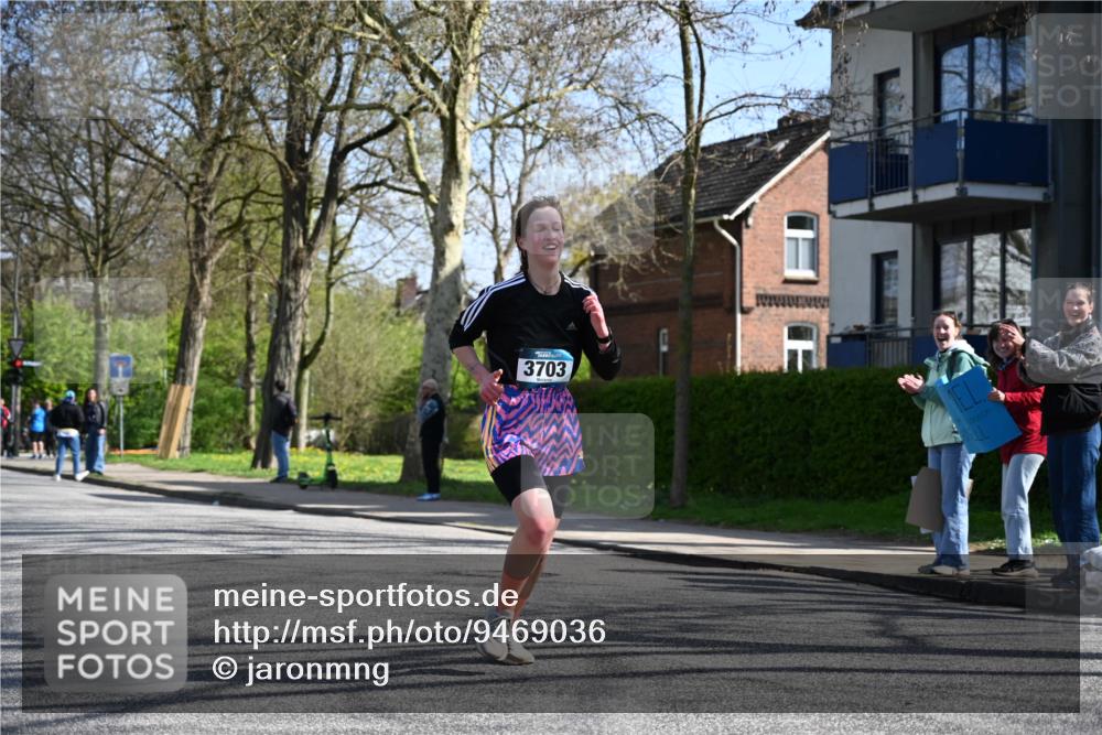 12.04.2026 - 45. Internationalen Wilhelmsburger Insellauf J. Mangold http://msf.ph/oto/9469036 12.04.2026 11:13:05 Ziel 3714, 3703, 3092, 3155, 2527, 2526 meine-sportfotos.de