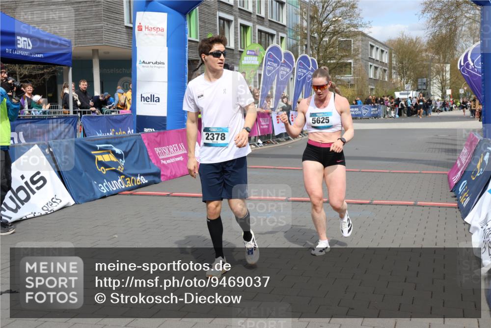 12.04.2026 - 45. Internationalen Wilhelmsburger Insellauf Strokosch-Dieckow http://msf.ph/oto/9469037 12.04.2026 12:49:35 Ziel 2378, 5625 meine-sportfotos.de