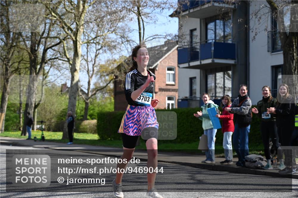 12.04.2026 - 45. Internationalen Wilhelmsburger Insellauf J. Mangold http://msf.ph/oto/9469044 12.04.2026 11:13:06 Ziel 3714, 3703, 3092, 3155, 2527, 2526 meine-sportfotos.de