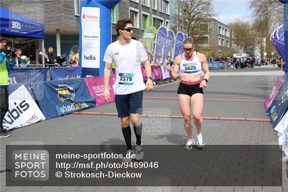 12.04.2026 - 45. Internationalen Wilhelmsburger Insellauf Strokosch-Dieckow http://msf.ph/oto/9469046 12.04.2026 12:49:35 Ziel 2378, 5625 meine-sportfotos.de