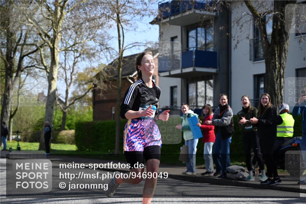 12.04.2026 - 45. Internationalen Wilhelmsburger Insellauf J. Mangold http://msf.ph/oto/9469049 12.04.2026 11:13:06 Ziel 3714, 3703, 3092, 3155, 2527, 2526 meine-sportfotos.de