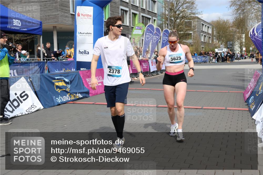 12.04.2026 - 45. Internationalen Wilhelmsburger Insellauf Strokosch-Dieckow http://msf.ph/oto/9469055 12.04.2026 12:49:35 Ziel 2378, 5625 meine-sportfotos.de