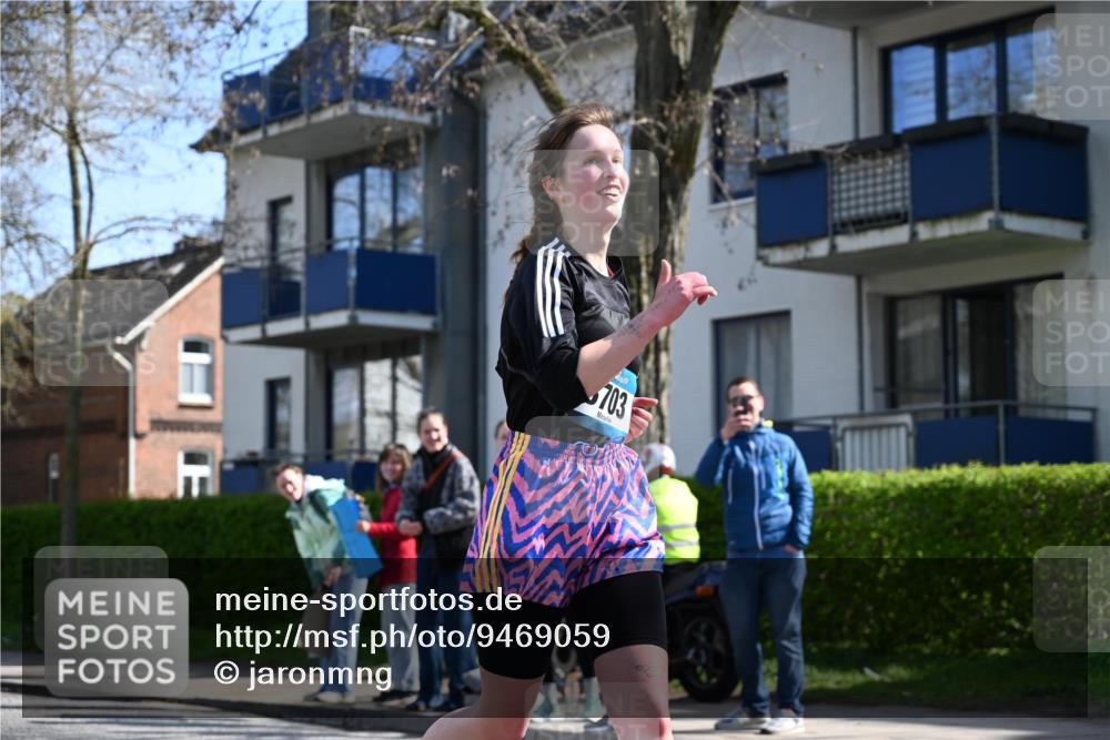 12.04.2026 - 45. Internationalen Wilhelmsburger Insellauf J. Mangold http://msf.ph/oto/9469059 12.04.2026 11:13:07 Ziel 3714, 3703, 3092, 3155, 2527, 2526 meine-sportfotos.de