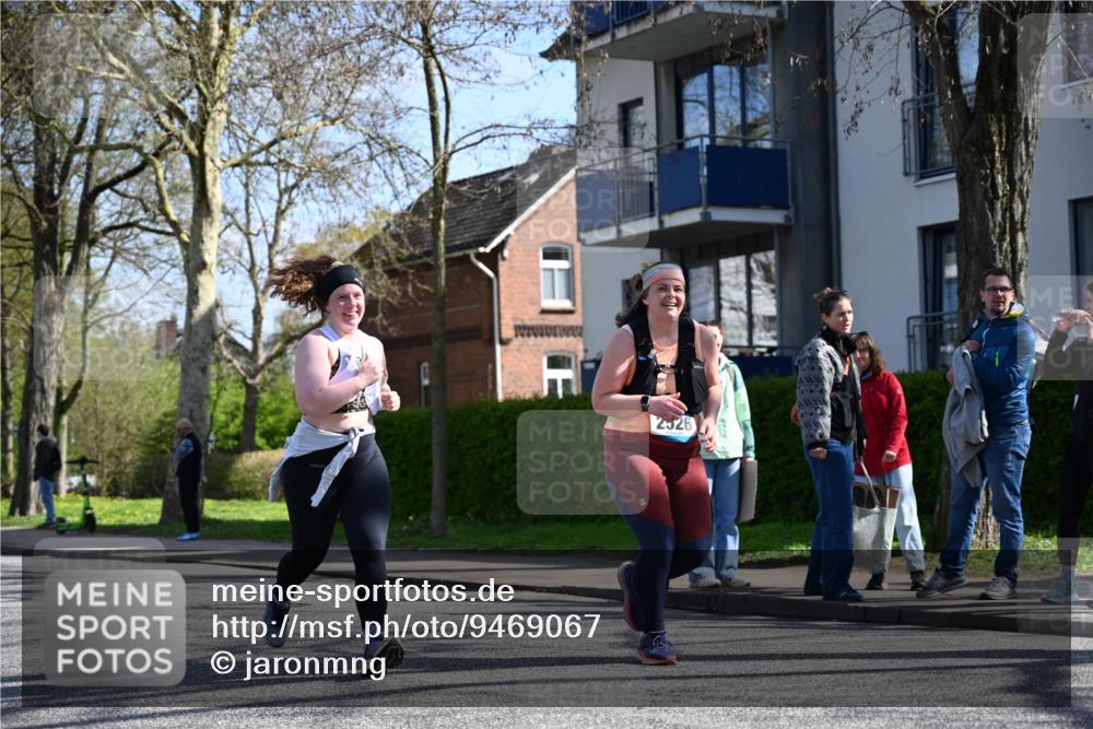 12.04.2026 - 45. Internationalen Wilhelmsburger Insellauf J. Mangold http://msf.ph/oto/9469067 12.04.2026 11:13:36 Ziel 2527, 2526, 2726, 2410, 3330, 2486, 3202, 4548, 2404 meine-sportfotos.de