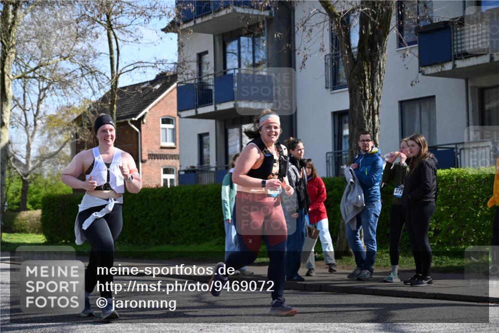 12.04.2026 - 45. Internationalen Wilhelmsburger Insellauf J. Mangold http://msf.ph/oto/9469072 12.04.2026 11:13:36 Ziel 2527, 2526, 2726, 2410, 3330, 2486, 3202, 4548, 2404 meine-sportfotos.de