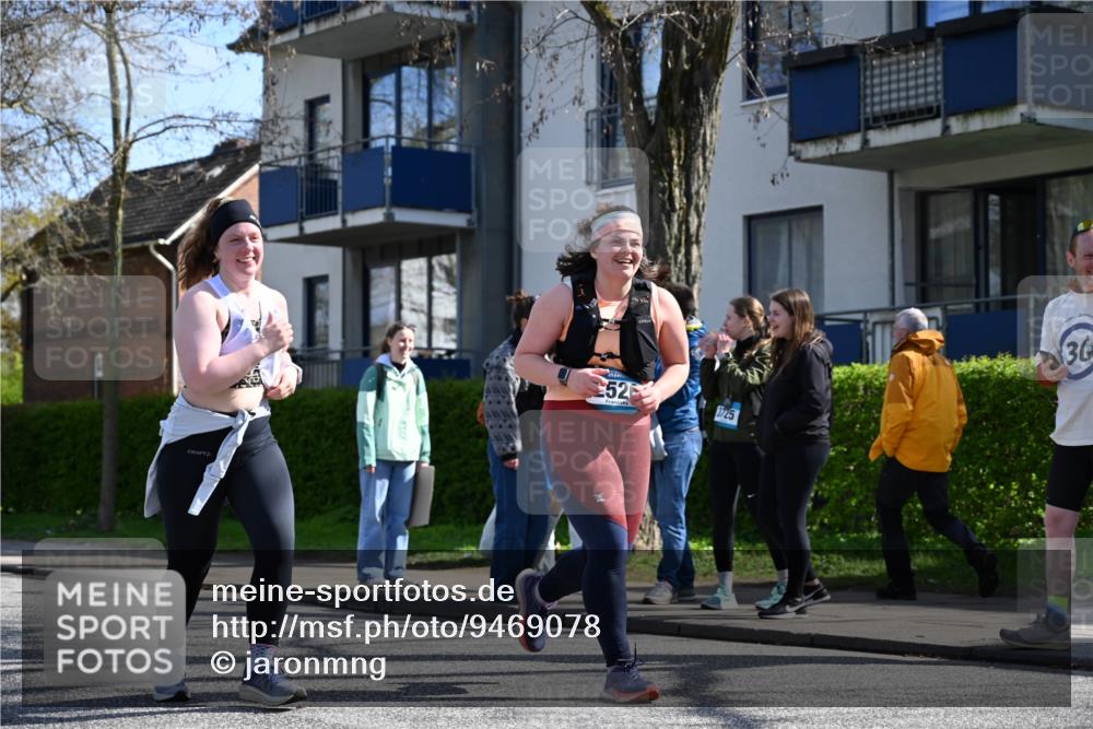12.04.2026 - 45. Internationalen Wilhelmsburger Insellauf J. Mangold http://msf.ph/oto/9469078 12.04.2026 11:13:36 Ziel 2527, 2526, 2726, 2410, 3330, 2486, 3202, 4548, 2404 meine-sportfotos.de