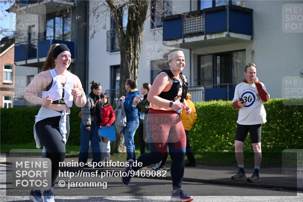 12.04.2026 - 45. Internationalen Wilhelmsburger Insellauf J. Mangold http://msf.ph/oto/9469082 12.04.2026 11:13:37 Ziel 2527, 2526, 2726, 2410, 3330, 2486, 3202, 4548, 2404 meine-sportfotos.de