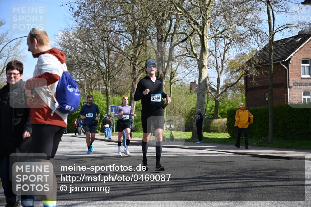 12.04.2026 - 45. Internationalen Wilhelmsburger Insellauf J. Mangold http://msf.ph/oto/9469087 12.04.2026 11:13:45 Ziel 2527, 2526, 2726, 2410, 3330, 2486, 3202, 4548, 4548, 2404, 4982 meine-sportfotos.de