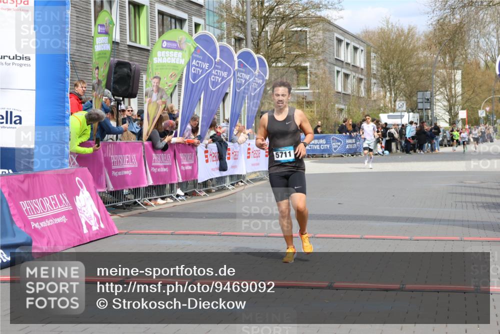 12.04.2026 - 45. Internationalen Wilhelmsburger Insellauf Strokosch-Dieckow http://msf.ph/oto/9469092 12.04.2026 12:49:44 Ziel 5711 meine-sportfotos.de