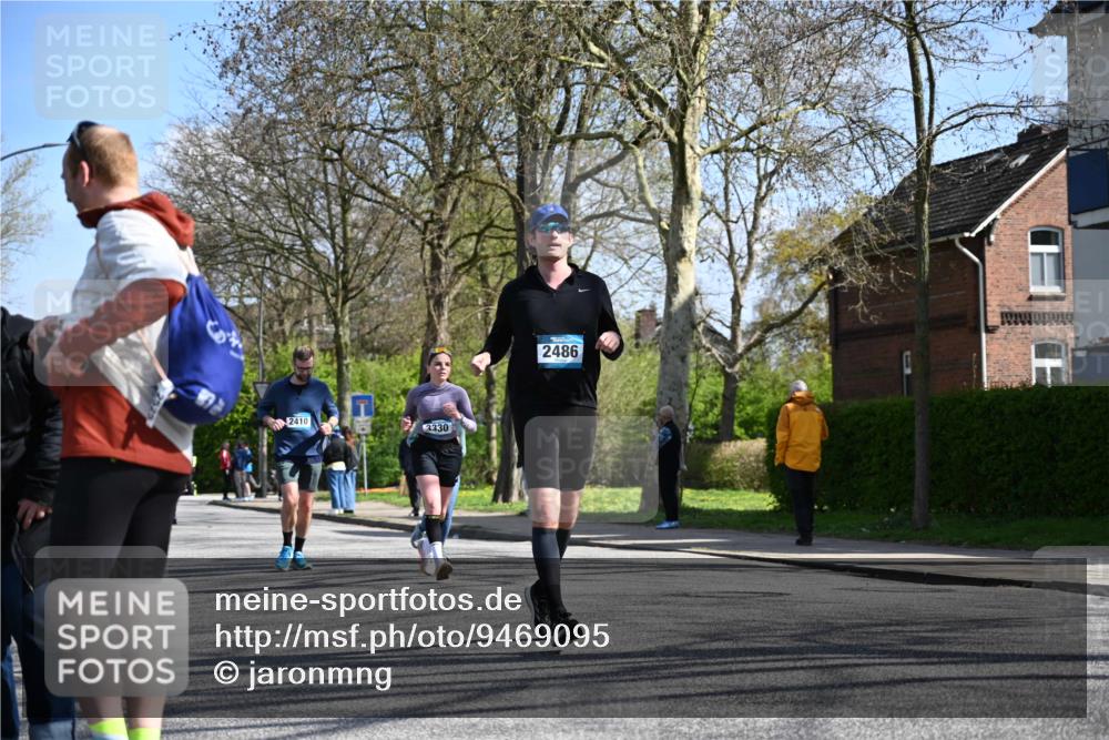 12.04.2026 - 45. Internationalen Wilhelmsburger Insellauf J. Mangold http://msf.ph/oto/9469095 12.04.2026 11:13:46 Ziel 2527, 2526, 2726, 2410, 3330, 2486, 3202, 4548, 2404, 4982 meine-sportfotos.de