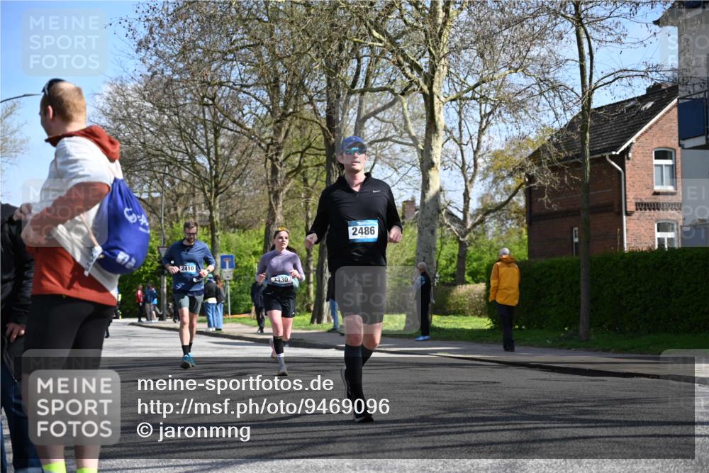 12.04.2026 - 45. Internationalen Wilhelmsburger Insellauf J. Mangold http://msf.ph/oto/9469096 12.04.2026 11:13:46 Ziel 2527, 2526, 2726, 2410, 3330, 2486, 3202, 4548, 2404, 4982 meine-sportfotos.de
