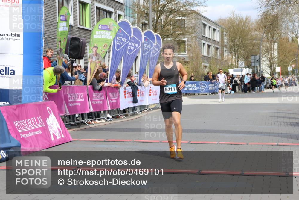 12.04.2026 - 45. Internationalen Wilhelmsburger Insellauf Strokosch-Dieckow http://msf.ph/oto/9469101 12.04.2026 12:49:44 Ziel 5711 meine-sportfotos.de