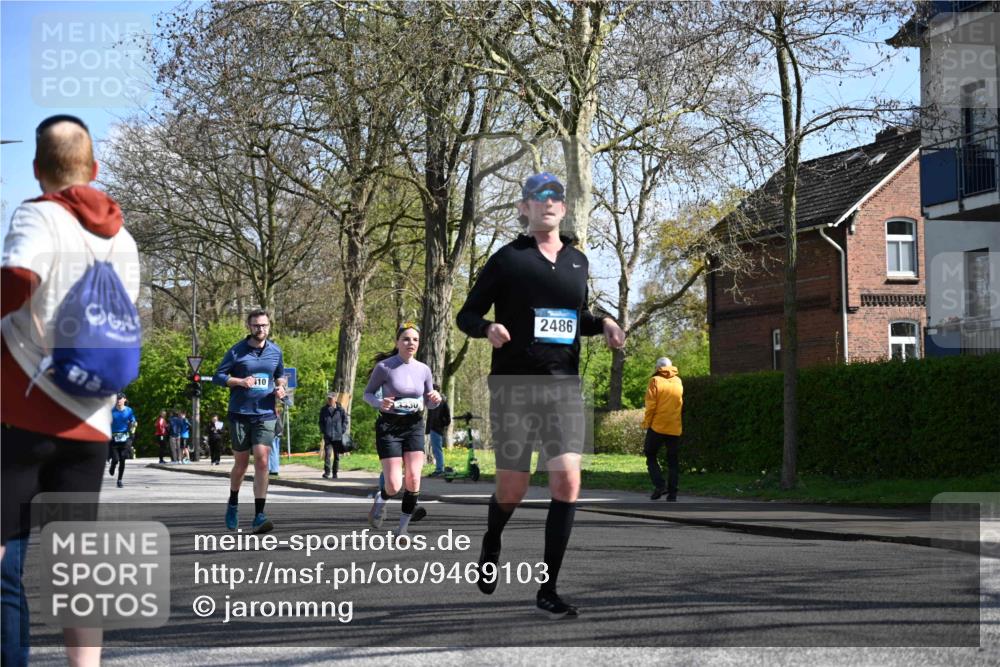 12.04.2026 - 45. Internationalen Wilhelmsburger Insellauf J. Mangold http://msf.ph/oto/9469103 12.04.2026 11:13:46 Ziel 2527, 2526, 2726, 2410, 3330, 2486, 3202, 4548, 2404, 4982 meine-sportfotos.de