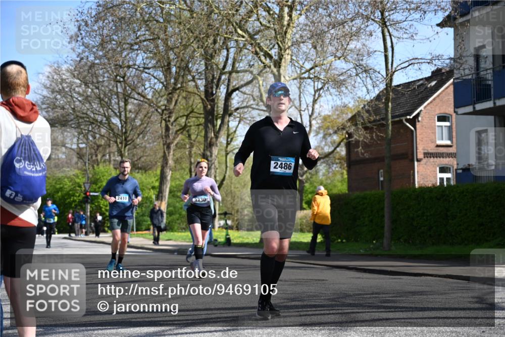 12.04.2026 - 45. Internationalen Wilhelmsburger Insellauf J. Mangold http://msf.ph/oto/9469105 12.04.2026 11:13:46 Ziel 2527, 2526, 2726, 2410, 3330, 2486, 3202, 4548, 2404, 4982 meine-sportfotos.de