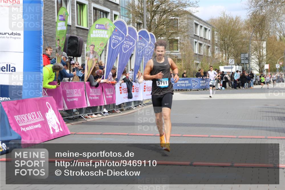 12.04.2026 - 45. Internationalen Wilhelmsburger Insellauf Strokosch-Dieckow http://msf.ph/oto/9469110 12.04.2026 12:49:44 Ziel 5711 meine-sportfotos.de